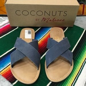Pebble Flat Sandals